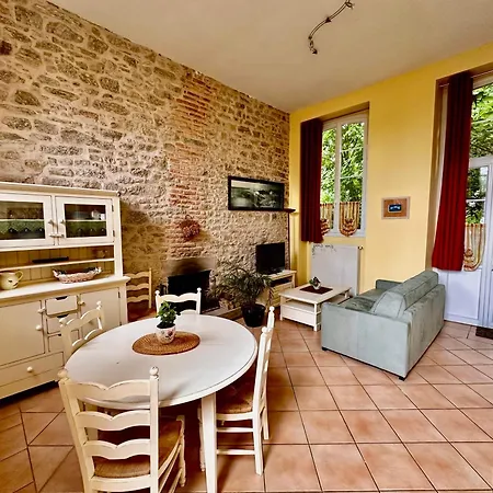 Dans Ancienne Ecole De 1850 - 2 A 4 Personnes