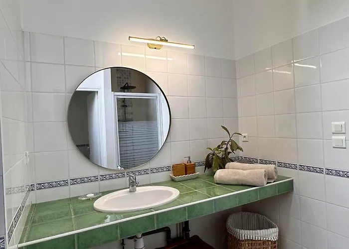 Dans Ancienne Ecole De 1850 - 2 A 4 Personnes *